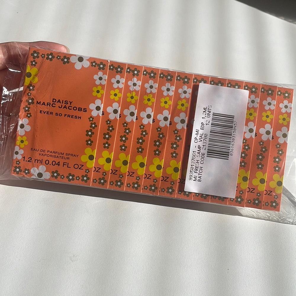 Marc jocobs daisy perfume spray travel size 1.2ml X12